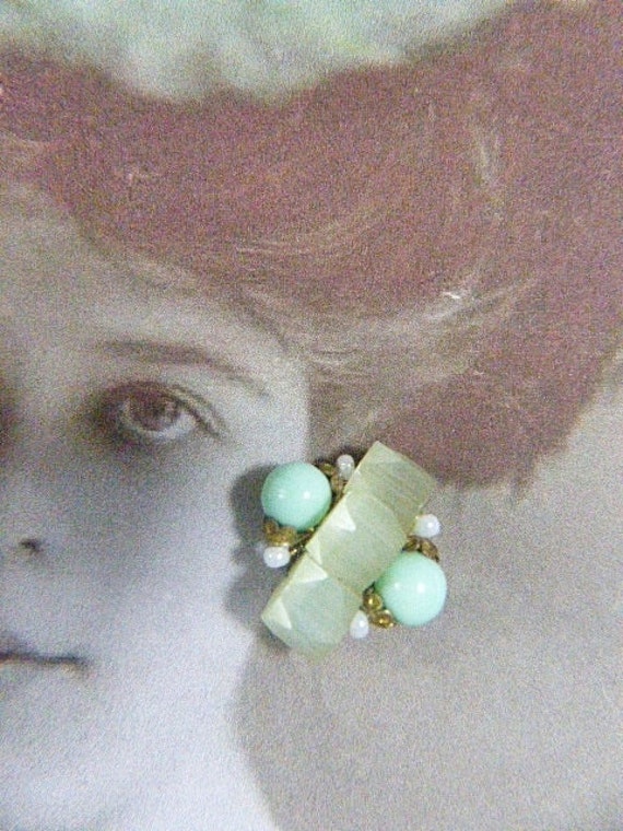 Vintage 1950s Frosted Green Lucite and Green Bead… - image 2