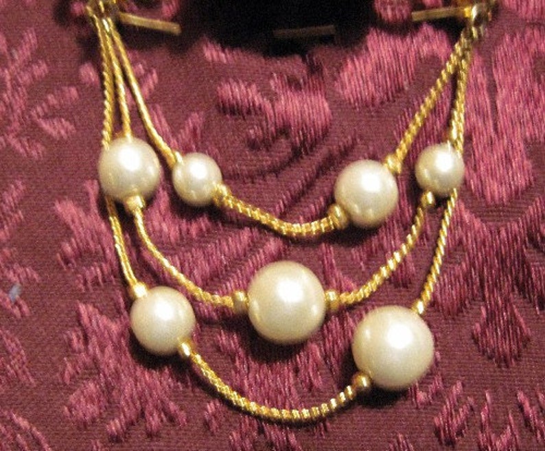 Vintage Gold Brooch With Pearls image 2