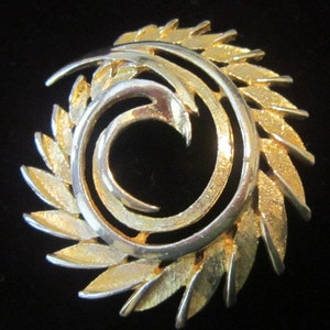 Vintage Gold Swirl Brooch