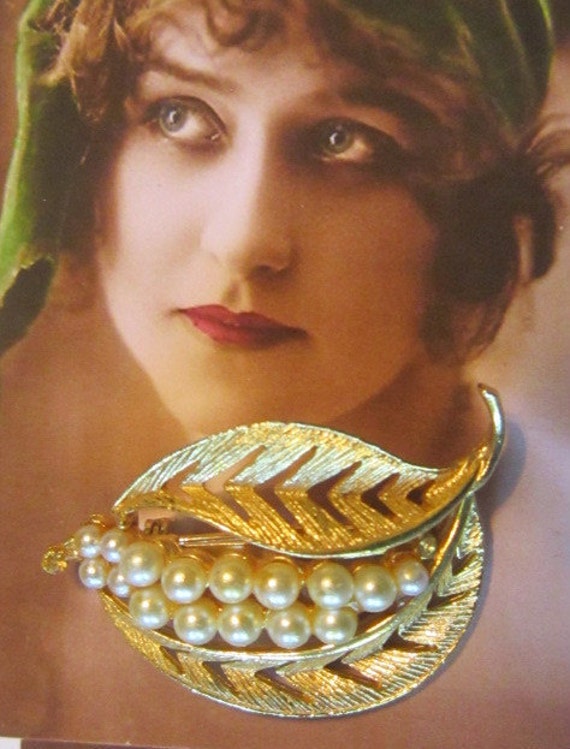Vintage Gold Brooch With Pearls - Pearl Brooch - Leaf Brooch - Leaf Jewelry - Leaves Brooch - Gold Brooch - Leaves Jewelry
