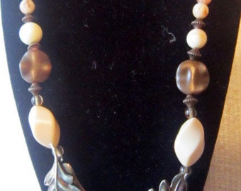 VINTAGE Bead and Metal Necklace - Beaded Necklace - Necklace Beaded - Beige Bead Necklace - Beads Beige - Beige Beaded Necklace