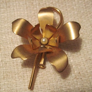 Vintage Large Gold Flower Brooch