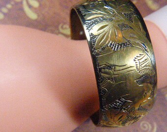 Vintage Embossed Brass Bangle Bracelet - BRAC-153 - Brass Bracelet