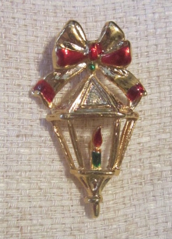 Vintage Christmas Lantern Brooch