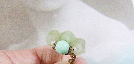 Vintage 1950s Frosted Green Lucite and Green Bead… - image 3