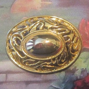 Vintage Gold Tone Classic Brooch