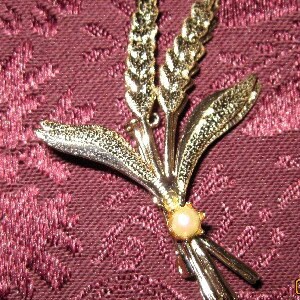 Vintage Gold Brooch With Pearl
