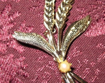Vintage Gold Brooch With Pearl
