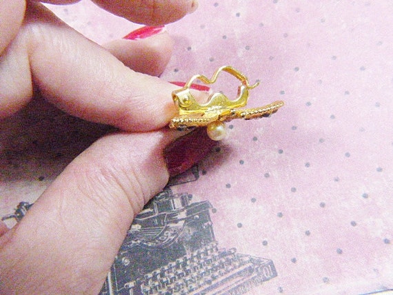 Vintage Victorian Gold Filigree Butterfly Brooch … - image 2
