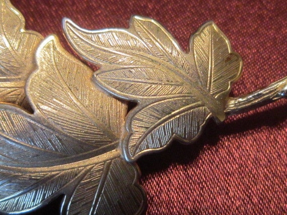 Broche Dorée Motif 3 Feuilles | Très Bon état Occasion | Métal Doré Sans Marque