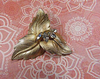 Vintage Gold Brooch With Rhinestones - BR-498 - Pinwheel Brooch - Rhinestone Brooch - Pinwheel Style Brooch - Gold Brooch