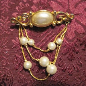 Vintage Gold Brooch With Pearls image 1