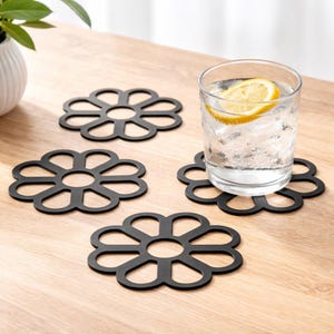 Untersetzer Gläser schwarz matt – Metall Glasuntersetzer Blumenform – Tassenuntersetzer modern – Drink Coaster Set 2–4