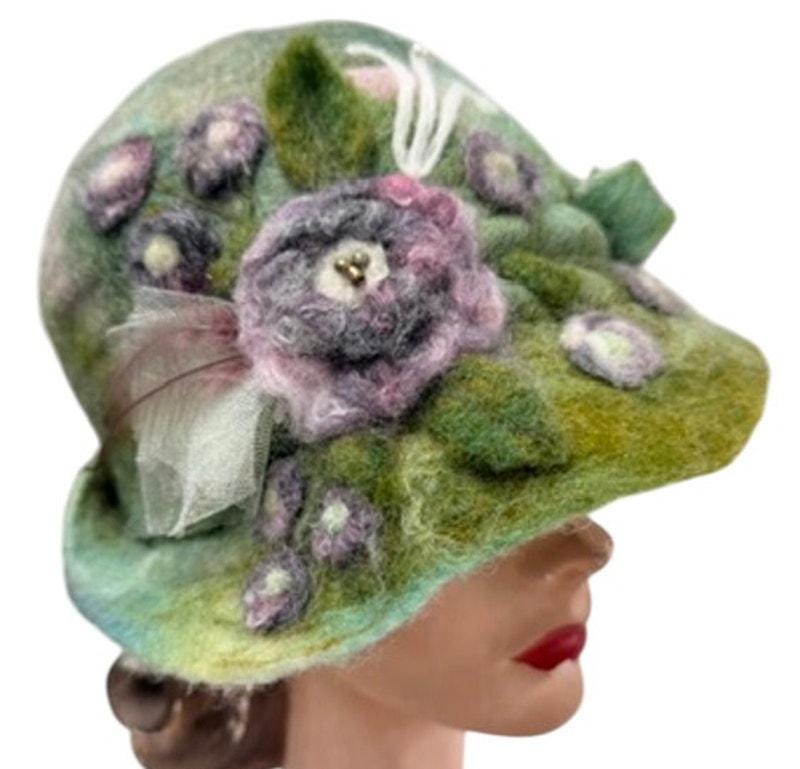 VTG 1990s Hand Felted Wool Cloche Hat Green Floral 20s Style  display picture 3