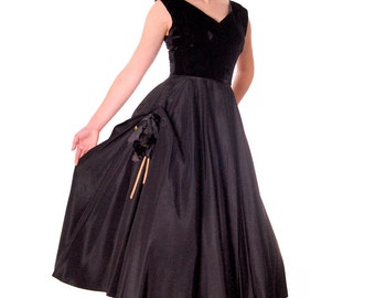 Vintage 1950s Schwarzes Samt Mieder Taft Party Kleid, Rosenverzierung