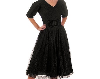 1950s Cocktail Dress / Vintage 1950s Dress / Black Chantilly Lace Gown with Full Skirt / Circle Skirt 50s Party Dress