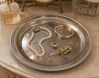 Vintage International Silver Company Silverplated 15” Round