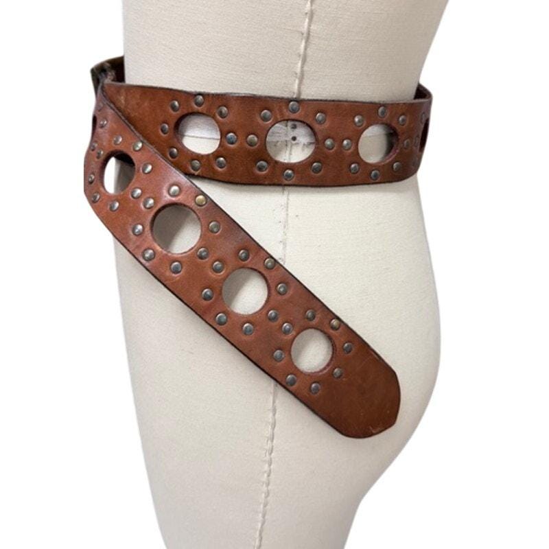 VTG Y2K Brown Leather Grommet Circle Stud Belt Boho Festival  display picture 1