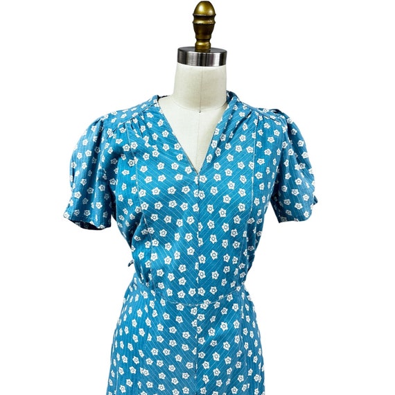1930s 1940s WW2 VTG Blue Cotton House Dress V Nec… - image 2