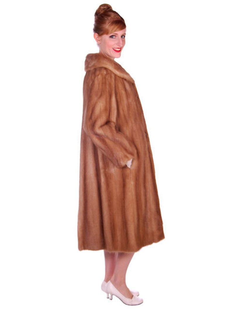 Luxurious Vintage Mink Coat / Beige 1950s Fur Coat in Autumn Haze Color
