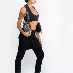 Lågskuren halternecktopp, svart BH-topp, festivalcrop top, danscrop top, boho, EDM, psytrancekläder, Burning Man-topp, älvtopp, pixietopp bild 8