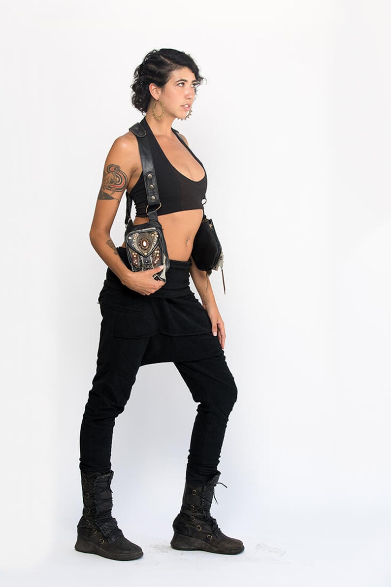 Lågskuren halternecktopp, svart BH-topp, festivalcrop top, danscrop top, boho, EDM, psytrancekläder, Burning Man-topp, älvtopp, pixietopp bild 8