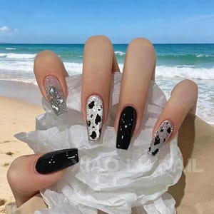 Uñas postizas negras y plateadas con estampado de vaca / Punta francesa brillante con purpurina y forma almendrada / Uñas postizas reutilizables hechas a mano / Set de uñas acrílicas de moda