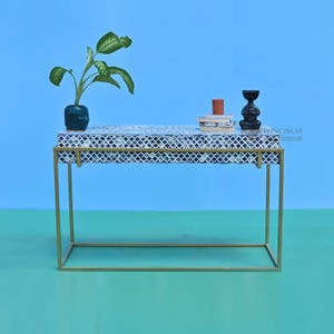 Meubels met beeninleg/consoletafel met beeninleg