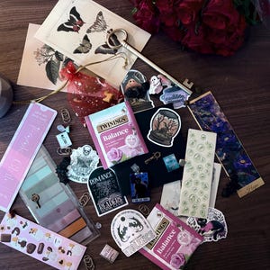 Kit de lectura de brujas: Caja de regalo para amantes de la lectura con té y dulces