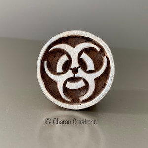 REDUZIERTE Keramik Stempel, Textil Stempel, Holz Stempel, Tjaps, Holz Stempel- Biohazard Symbol