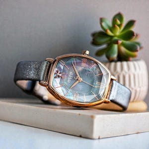 Sparkling Women’s Luxury Leather Watch Elegant Quartz Wristwatch for Ladies Romantic Fashion Analog Timepiece Gift for Her Daily Wear Grey