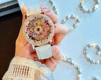 Damen Luxus Strass Uhr Sparkly Rotierende Schneeflocke Zifferblatt Quarz Armbanduhr mit Lederband Wasserdicht Mode Geschenk Uhr für Sie