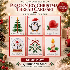 Peut inclure: Un ensemble de six cartes à broder avec des motifs de Noël incluant un sapin, un pingouin, une moufle, un bonhomme de neige, du gui et une bougie. Chaque carte a une bordure rouge et des textes comme Peace and Joy et Penguin Hugs.