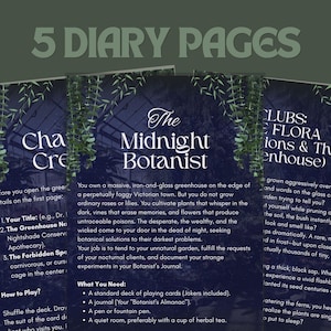 Puede incluir: Cinco p&aacute;ginas de diario con texto, incluyendo "The Midnight Botanist" y "Clubs: Flora & The Greenhouse". Las p&aacute;ginas tienen un fondo verde oscuro con ilustraciones bot&aacute;nicas y texto. El texto describe un juego.