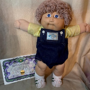 1980年代ヴィンテージ キャベツパッチキッズ 男の子人形 オリジナルオーバーオール付き | Coleco CPK 男の子 青い目 茶色のループヘア ギンガムシャツ