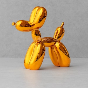 Op de afbeelding: Een gouden, reflecterende ballonhondsculptuur. De hond staat met zijn hoofd en staart omhoog. De sculptuur heeft een glad, glanzend oppervlak en is gemaakt om op een ballonbeest te lijken.