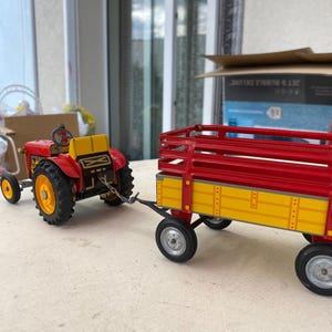 children&#39;s toy tractor
