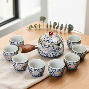 Vintage handgefertigtes Gongfu-Teeservice aus Keramik, Teekanne mit seitlichem Henkel und 8 Teetassen, chinesisches Porzellan-Teezeremonie-Set, blau-weißes florales Teegeschenk