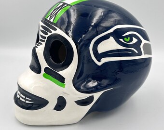 Calavera de azúcar de los Seattle Seahawks, cerámica pintada a mano, decoración para fanáticos de la NFL, regalo