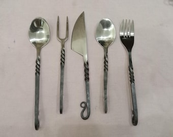 Juego de cubiertos vikingos forjados a mano, utensilios medievales de acero 316 con cuero original.