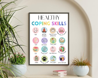 Puede incluir: Un cartel enmarcado titulado "HEALTHY COPING SKILLS" con ilustraciones coloridas de varios mecanismos de afrontamiento. El cartel incluye imágenes y texto como "Laugh", "Sleep" y "Ask for Help". La obra de arte se exhibe en una estantería de madera con plantas.