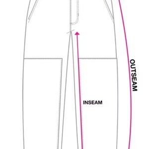 K&ouml;nnte beinhalten: Diagramm einer Hose mit beschrifteten Ma&szlig;en: Bundweite, Au&szlig;ennaht, Innennaht und Bein&ouml;ffnung. Die Illustration ist in Schwarzwei&szlig; gehalten, mit rosa Pfeilen, die die Messpunkte anzeigen. Die Hose hat Taschen und einen Knopfverschluss.