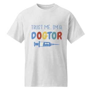 Trust Me I’m a Dogtor Shirt – Funny Dog Lover Tee, Veterinarian Graphic T-Shirt, Gift for Pet Lovers
