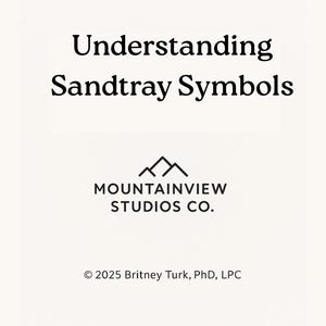 Può includere: Grafica color crema con il titolo "Understanding Sandtray Symbols" in nero. Sono presenti anche il logo di Mountainview Studios Co. e le informazioni sul copyright del 2025.
