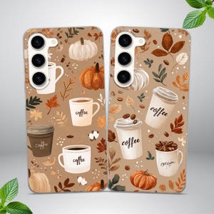 Peut inclure: Deux coques de téléphone sur le thème de l'automne. Les coques présentent un fond beige avec des illustrations de citrouilles, de tasses à café et de feuilles d'automne dans des tons marron, orange et blanc. Le mot "coffee" est écrit sur les tasses.