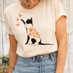 Cat with Flowers T-Shirt, Cat Lover T-Shirt, Cat Catching T-Shirt, Cat Lover Gift, Gift for Her, Cat Mom Gift, Cute Cat T-Shirts