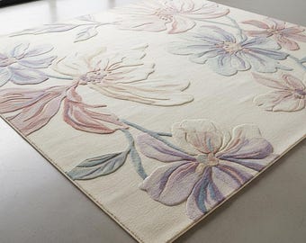 Hand-Tufted Wool Flower Rug – Pastel Floral, Modern Decor