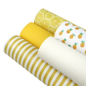 Peut inclure: Un ensemble de cinq feuilles de simili cuir en jaune et blanc avec différents motifs. Les motifs comprennent des rayures, du jaune uni, des citrons et des ananas.