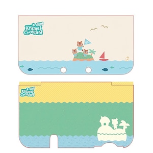 Può includere: Una custodia in due pezzi con un design di Animal Crossing. La parte superiore ha uno sfondo beige chiaro con una scena oceanica blu, un'isola e personaggi. La sezione inferiore ha un design giallo e verde con personaggi e una casa.