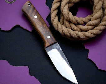 Handgeschmiedetes Skinner-Messer aus 1095er Stahl: Walnuss-Griff, Lederscheide